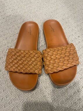 Universal Thread Braided Slide Sandals in Cognac